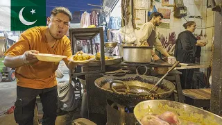 TRYING STREET FOOD IN PAKISTAN: How dirty is it?