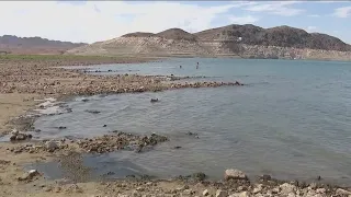 Lake Mead water levels hitting historic lows