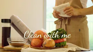 Eco-friendly House Cleaning / with onion packaging net, spinach, coffee grounds, newspaper !