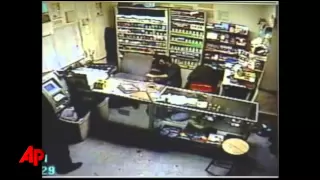 Texas Clerk Gets in Gunfight With Robbers