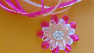 A flower made of satin ribbon. Цветок из атласной ленты.