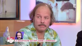 Philippe Katerine, la moustache qui enflamme l'Amérique - C à Vous - 20/11/2017