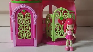 Strawberry Shortcake Berry House Play Set Doll House