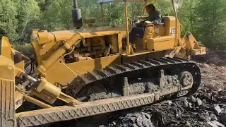 Ripping D6C caterpillar 1970s