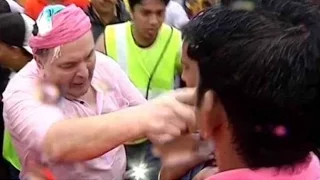 Rishi Kapoor Slaps Reporter At Ganpati Visarjan 2016