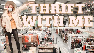 THRIFT WITH ME TO THE BIGGEST CHARITY SHOP IN THE UK! OXFAM THRIFTING VLOG!! LARA JOANNA JARVIS 2020