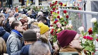 Nach Anschlag mit Lastwagen: Trauer um Opfer von Stockholm