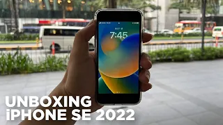 iPhone SE 2022 Unboxing (iOS 16)