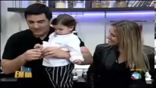 EDU GUEDES CHORA AO VER A FILHA COZINHANDO EM SUA HOMENAGEM - 18 05 10 - PARTE 1 3.avi