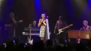 Joss Stone comes back to stage n' sings snippets of Tell Me 'Bout It n' Jet Lag at Highline Ballroom