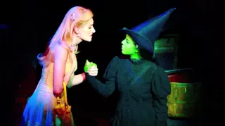 En contra de la gravedad / Defying Gravity (No Fly) - Danna Paola (Wicked México)