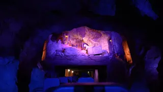 4K Low-Light | Big Grizzly Mountain Runaway Mine Cars Night POV at Hong Kong Disneyland 🐻 🎢