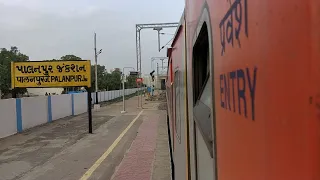 12958 Swarna Jayanti Rajdhani Express Departing Palanpur Junction Railway Station : Indian Railways