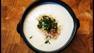 Blumenkohlsuppe als Vorspeise zubereitet