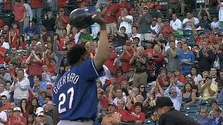 TEX@LAA: Angels fans applaud Vlad in his return