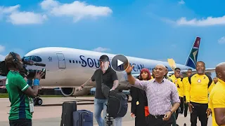 Watch the video of Kaizer Chiefs leaders and fans receiving the new coach today at the airport