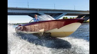 Первый в России полностью электрический катер на подводных крыльях "Молния".