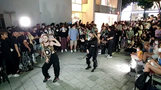 SATURDAY. BLACK MIST. LIA WITH HER SISTER. BEAUTIFUL FASCINATING PERFORMANCE. HONGDAE STREET.