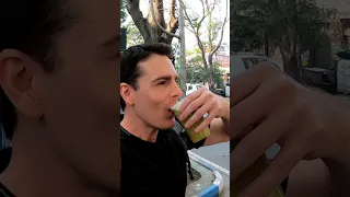 $0.25 Sugarcane Juice on the Streets of Kolkata, India 🇮🇳