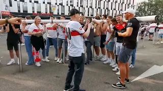 VfB Stuttgart Fans tragen die Tore als Souvenir nach Hause I Last Minute Klassenerhalt 2022