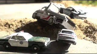 1 /64 Dynamic Diorama - Cars Truck and Police Chase - Crash Compilation Slow Motion 1000 fps  #45