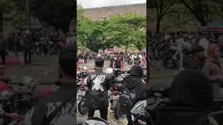 R1 Geber Kumpulan Ngabers Matic Terdiam Seketika