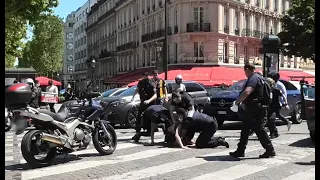 Arrestation spectaculaire sur les Champs-Élysées