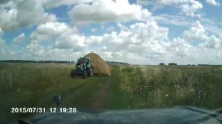 Бабуля на капоте трактора