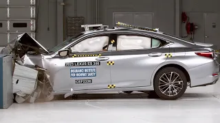 2023 Lexus ES 350 updated moderate overlap crash test (extended footage)