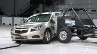 2011 Chevrolet Cruze side IIHS crash test