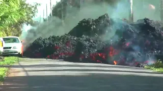 Лава с вулкана уничтожает машину на Гавайях