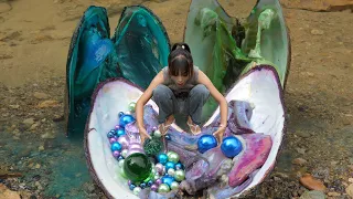 The girl is lucky to discover a huge mutated clam, and upon opening it, the stunning pearl ocean🔮🔮