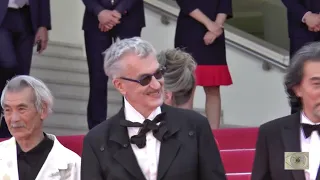 Tapis rouge pour Wim Wenders et son équipe vu par Regardinfos.com