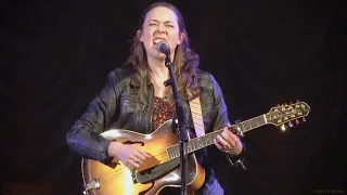 Sarah Jarosz, I Still Haven't Found What I'm Looking For (U2 cover), live at the Crest Theatre (4K)