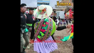 MAJU RIOJA  y su grupo entrando a bailar