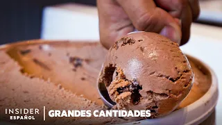 Cómo se fabrican 41.000 galones de helado cada año en Nueva York | Grandes cantidades | Insider