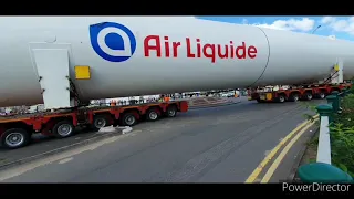 Huge oxygen tank transported through Tamworth