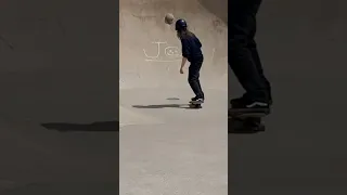 i eat shit tryna skate bowl lmao #shorts