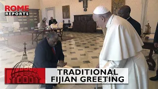 #PopeFrancis is greeted by 'cobo' from Fijian president and wife at #ApostolicPalace