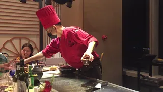 Experience the famous Teppanyaki chef at Smoki Moto by Clark Marriott Hotel