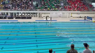 I am the one in lane 3 and the one that came 1st that was at the Olympic pool in Sydney