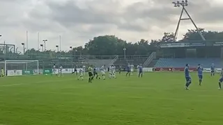 "Zauberfuß" Patrick Degen zur 2:1-Führung gegen den VfB Oldenburg