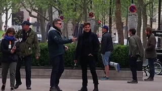 Mission: Impossible 6: Tom Cruise & Christopher McQuarrie are talking on the set in Paris