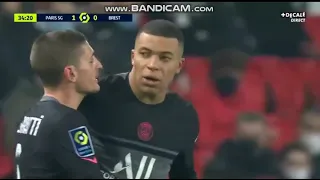 MBAPPE SE  BAGARRE AVEC UN JOUEUR ET INSULTE ARBITRE