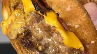 LA HAMBURGUESA MÁS JUGOSA 🍔 #shorts