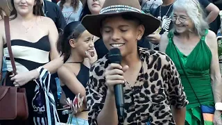 VEJA ESSE GAROTINHO MANAUARA🎤 SOLTANDO A VOZ NESSE SHOW DE RUA