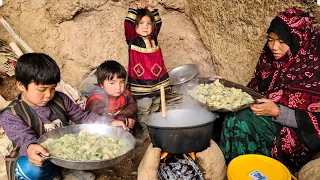 Living Underground : Family meal in a cave like 2000 years ago