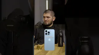 What phone does Khabib Nurmagomedov use?