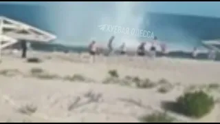 ПІДРИВ НА МІНІ: відео з пляжу Затоки на Одещині / Апостроф ТВ