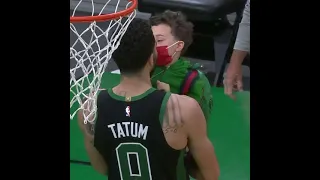 Jayson Tatum shares a moment with his son after dropping 50! 🙌🏽